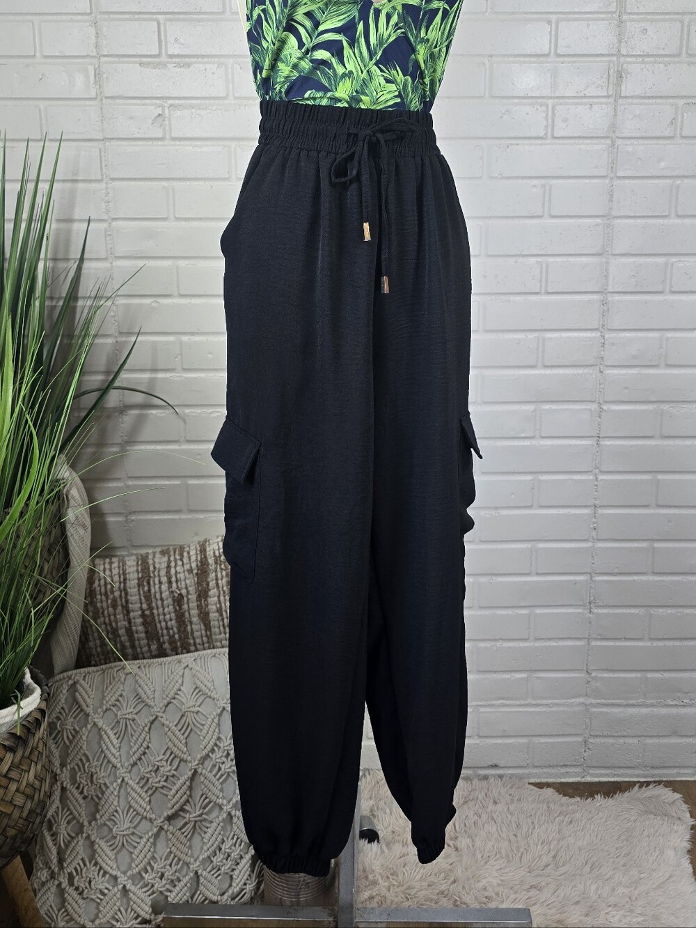 Love Poem Relaxed Black Cargo Jogger Pants Size Small